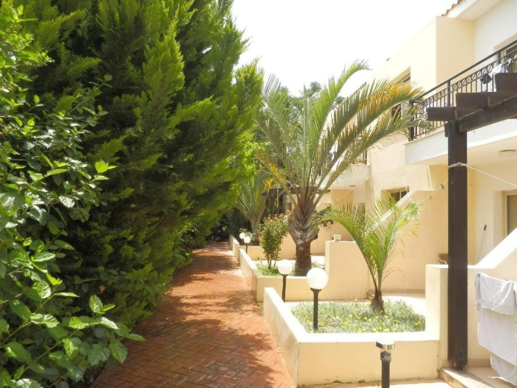 Byreva Apartments Пафос Экстерьер фото