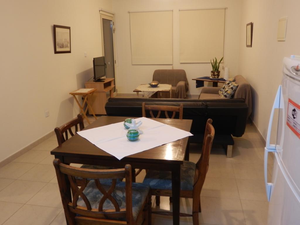 Byreva Apartments Пафос Экстерьер фото