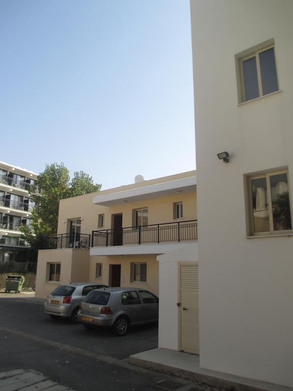 Byreva Apartments Пафос Экстерьер фото